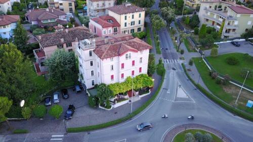 https://metasearch.in-lombardia.it/mss/mss_renderimg.php?id=44098&src=090760934d5e81b651f692e553a6eaf9.jpg