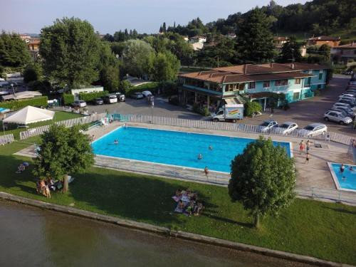 https://metasearch.in-lombardia.it/mss/mss_renderimg.php?id=46954&src=8350923a873c23f3bf4da9c893a946c5.jpg
